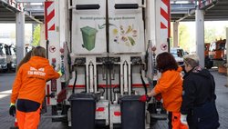 MATCHDAY Teilnehmerinnen beim Tonnen kippen