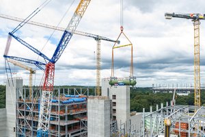 Einhub der Kesseltrommel mit dem Raupenkran