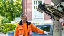 Eine Restmüllkolonne bei der Arbeit