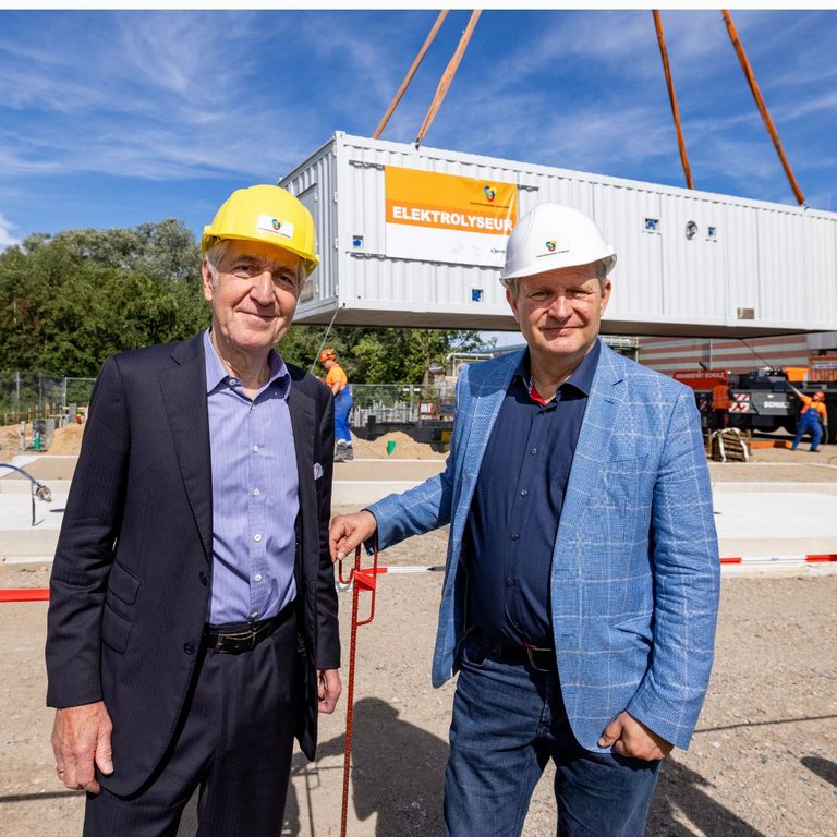 damaliger SRH-GEschäftsführer Prof. Dr. Rüdiger Siechau (l.) und damaliger Umweltsenator Jens Kerstan (r.)
