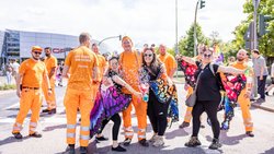 #TeamOrange mit CSD-Teilnehmenden