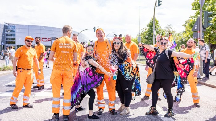#TeamOrange mit CSD-Teilnehmenden