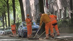 #TeamOrange reinigt in der errichteten Parkverbotszone