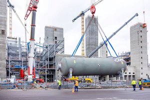 Speisewasserbehälter auf der Baustelle