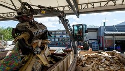 Bagger auf dem Recyclinghof