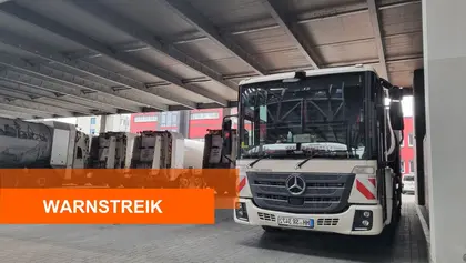 Müllfahrzeuge stehen auf dem Betriebshof, Text: Warnstreik