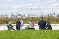 Besucher:innen auf dem Energieberg