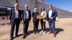 Prof. Dr. Rüdiger Siechau, Sven Winterberg, Dr. Anke Boisch, Tanja Böhlke und Jörg Mischer beim Richtfest für die Rottehalle am Bützberg