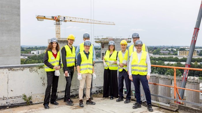 Gruppenbild auf dem Dach des ZRE Gruppenbild auf dem Dach des ZRE