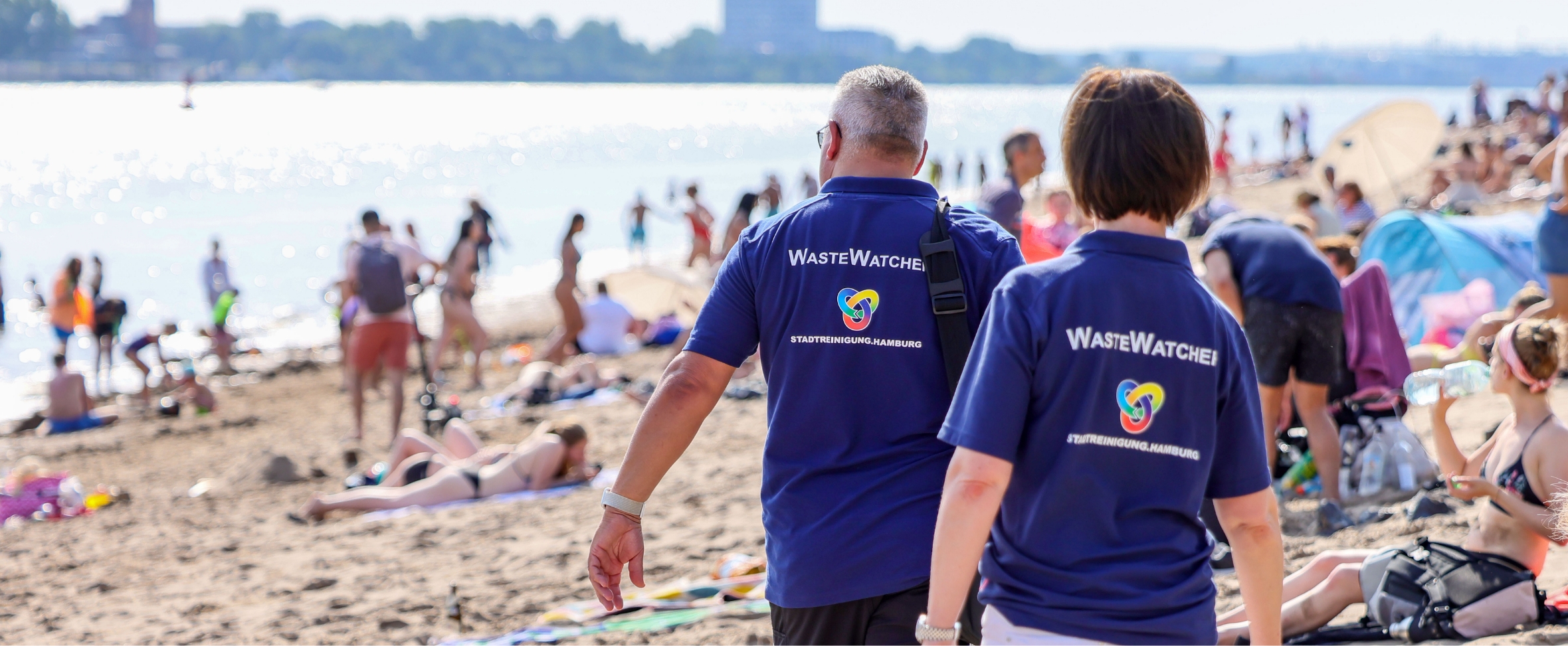 Zwei WasteWatcher+ am vollen Elbstrand